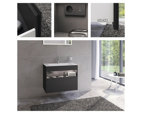 Modernes Badezimmer mit grauem Waschtischunterschrank, Waschbecken, Spiegel und Ablagefläche mit Handtüchern