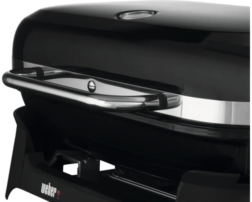 Detailansicht eines Weber Grills mit Deckel und Griff