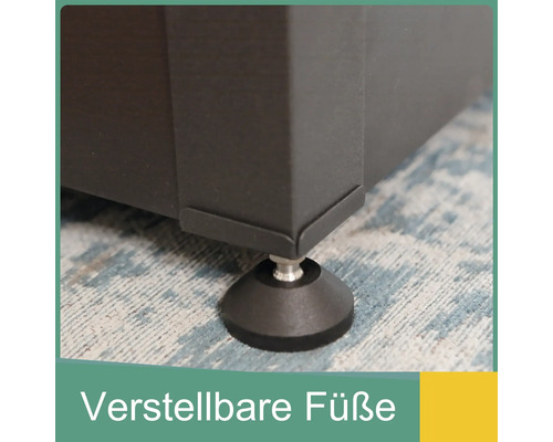 Verstellbare Füße an einem Möbelstück zur Höhenanpassung