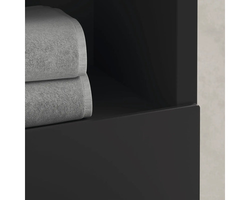 Badezimmerschrank mit Handtüchern