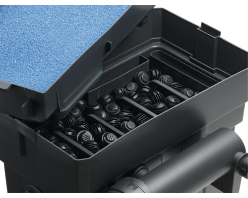 Teichfilter mit Filtermedien wie Filterschwamm und Biobällen