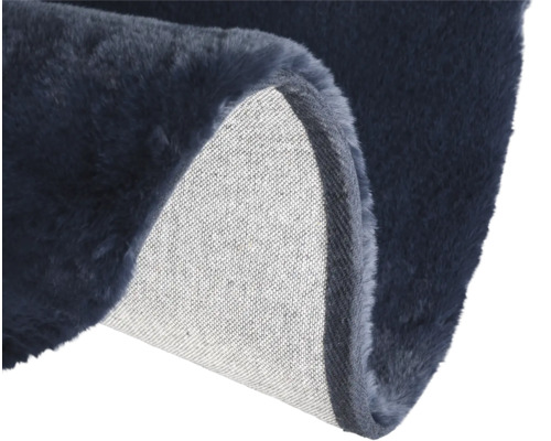 Detailansicht eines Teppichs mit Flor und Textilrücken