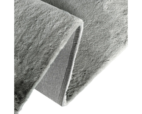 Grauer Teppich mit Flor