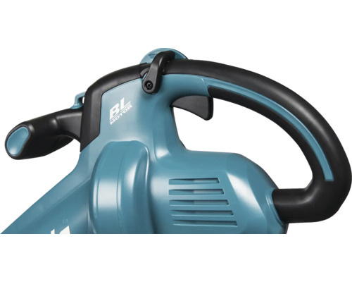 Detailansicht einer Akku-Laubbläsers mit bürstenlosem Motor und Handgriff