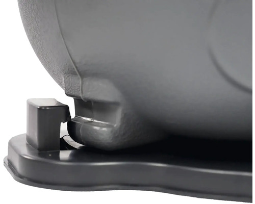 Detailansicht eines grauen Wasserbehälters auf einer grauen Basis