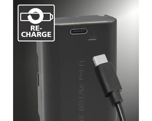 Lithium-Ionen-Akkupack wird mit USB-Kabel aufgeladen