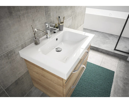 Modernes Badezimmer mit Waschtischunterschrank und Aufsatzwaschbecken