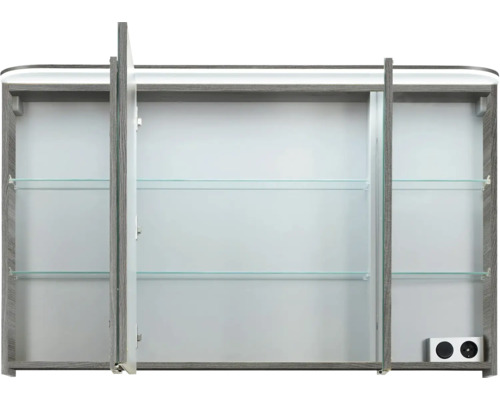 Geöffneter Spiegelschrank mit drei Türen und Glasböden