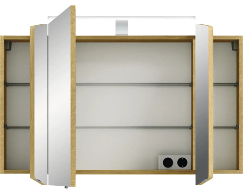 Spiegelschrank mit Holzrahmen, offenen Türen, Regalen und Steckdose