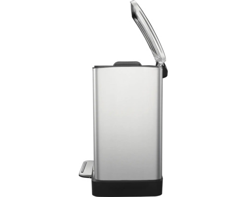 Treteimer mit offenem Deckel.