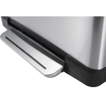 Detailaufnahme eines Tretabfalleimers mit Pedal