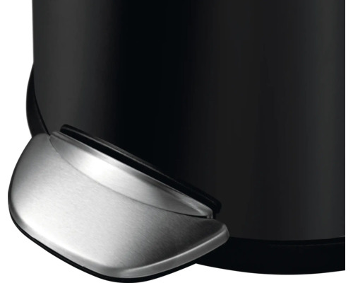 Detailansicht eines Abfalleimers mit Fußpedal aus Metall