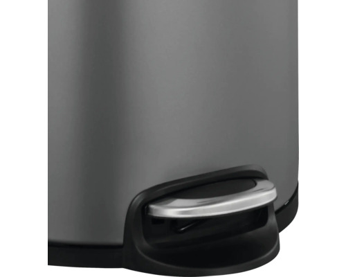 Detailansicht eines Treteimers mit Pedal