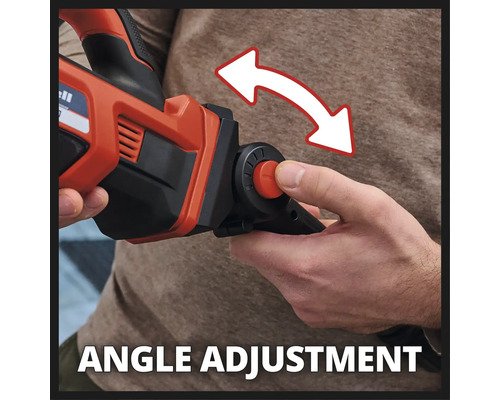 Ein Mann passt den Winkel einer Elektro-Gipskartonsäge an.