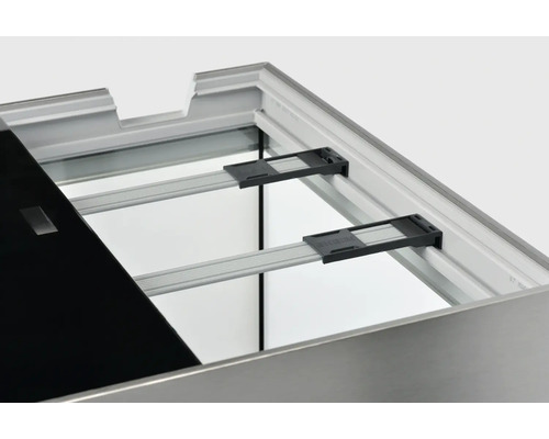 Detailansicht eines Dunstabzugshaubenrahmens mit Halterungen und Streben