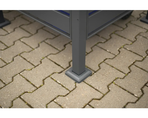 Detailansicht eines Pavillonbeins auf Pflastersteinen