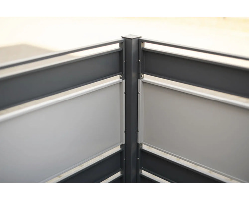 Detailansicht eines Sichtschutzzauns aus Metall