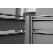 Detailaufnahme einer Aluminium Zaun Eckverbindung mit Schrauben