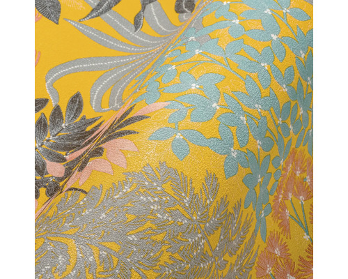 Gelbe Tapete mit floralem Muster