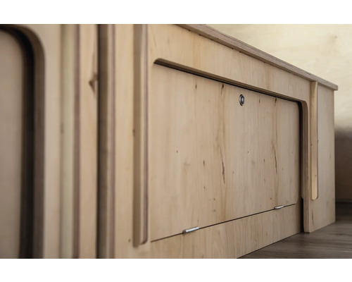 Holzschrank mit Tür