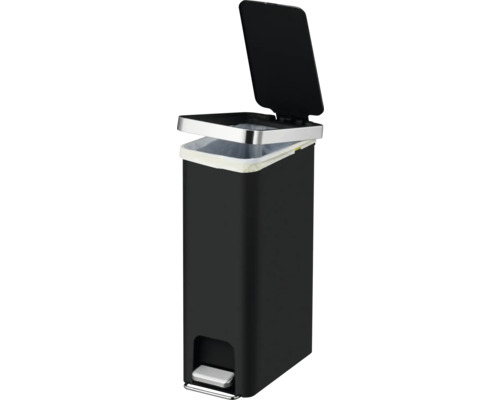 Schwarzer Tretabfalleimer mit offenem Deckel und Müllbeutel
