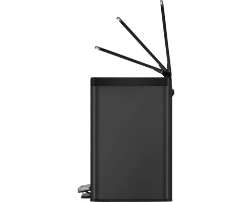 Abfalleimer mit Pedalbetätigung und geöffnetem Deckel