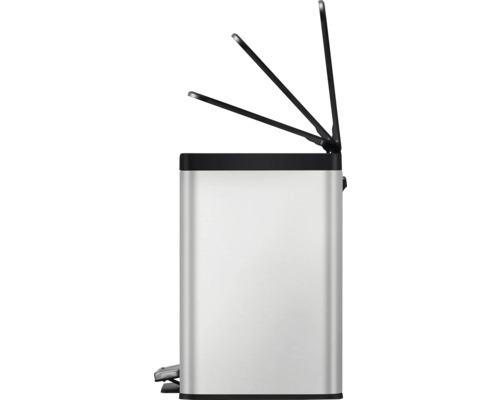 Treteimer mit Pedalmechanismus und geöffnetem Deckel