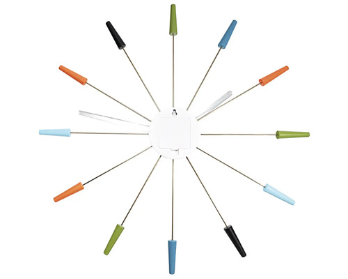Dekorative Wanduhr mit Stäben als Zeitanzeige