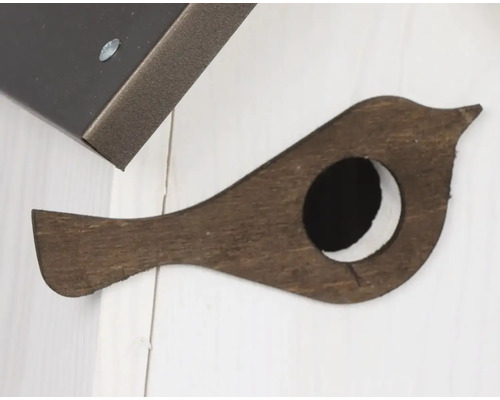Dekorative Vogelhausverzierung aus Holz in Vogelform