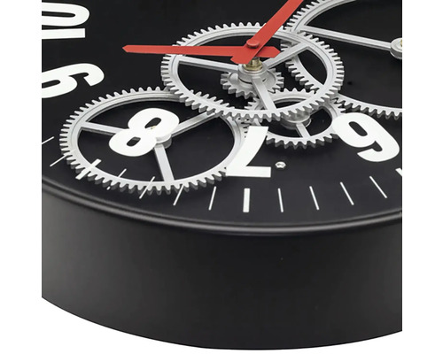 Wanduhr mit sichtbarem Uhrwerk und Zahnrädern