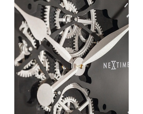 Detailaufnahme einer Nextime Wanduhr mit sichtbarem Uhrwerk und Zeigern