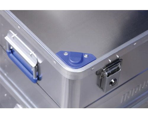 Detailansicht eines Aluminiumkoffers mit Griff, Eckenschutz und Verschluss