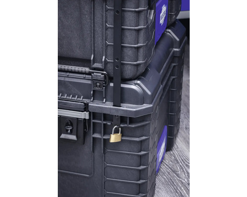 Stapelbare Werkzeugkoffer mit Vorhängeschloss zur Sicherung des Inhalts