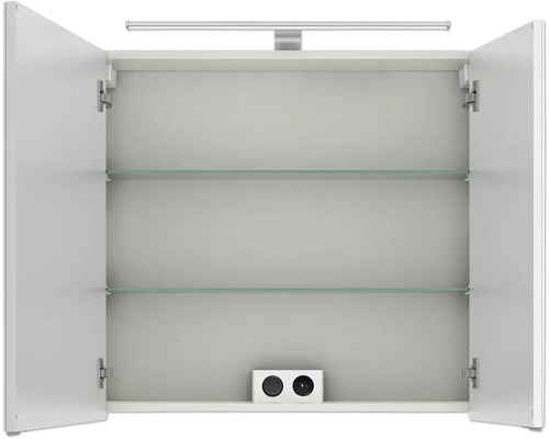 Geöffneter Spiegelschrank mit zwei Glasböden und Steckdose