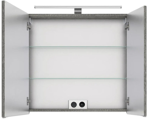 Geöffneter Spiegelschrank mit zwei Glasböden und Steckdose