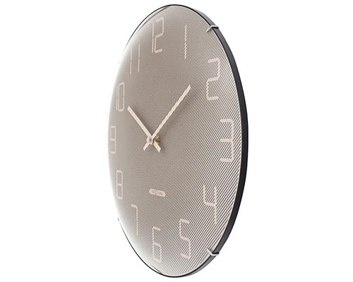 Runde Wanduhr mit Ziffernblatt und Zeigern