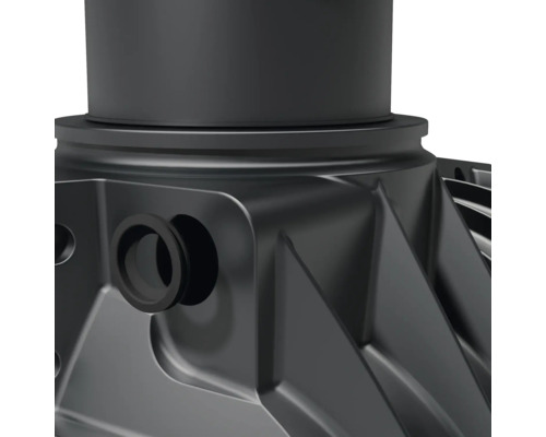 Detailansicht einer Zisterne aus Kunststoff mit Zulaufanschluss