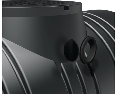 Detailansicht einer Regenwasserzisterne mit Anschlussmuffe