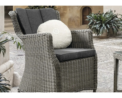 Rattan Gartensessel mit Kissen und rundem Dekokissen