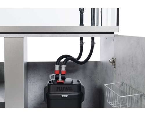 Fluval Außenfilter 407 im Unterschrank eines Aquariums