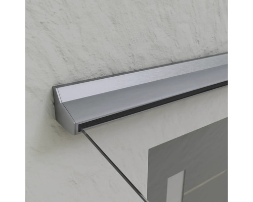 Nahaufnahme einer Glasüberdachung mit Aluminiumprofil an einer Wand.