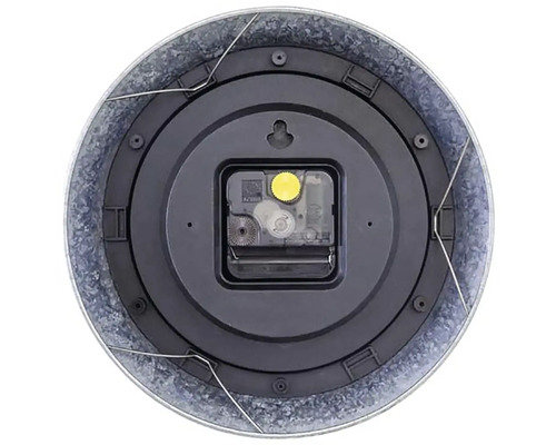 Rückseite einer Wanduhr mit Quarzwerk