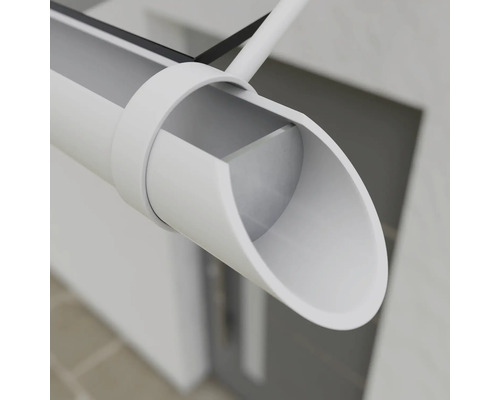 Halbrunde Dachrinne aus Kunststoff mit Rinnenhalterung