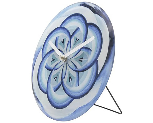 Dekorative Tischuhr mit blauem Blumenmuster