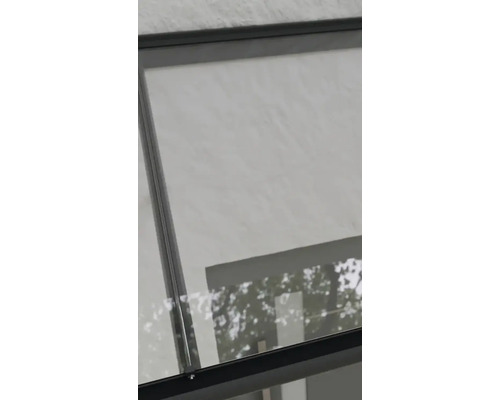 Detailansicht einer Terrassenüberdachung mit Glasdach