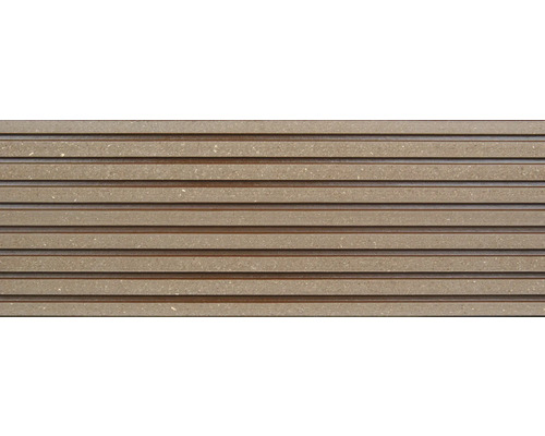 Terrassendielen aus Kunststoff mit geriffelter Oberfläche