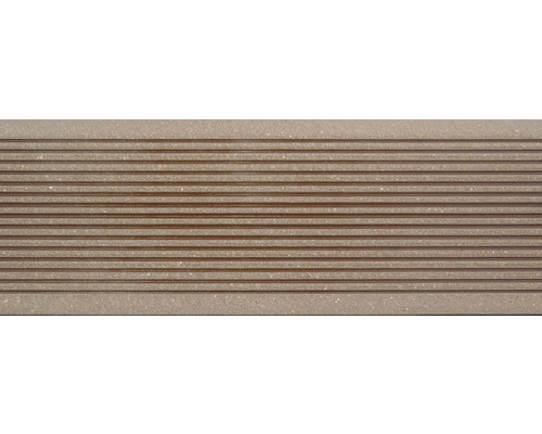 Terrassendiele mit gerillter Oberfläche