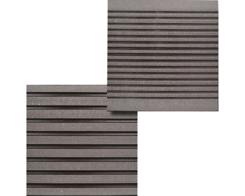 Terrassendielen aus Holz mit geriffelter Oberfläche