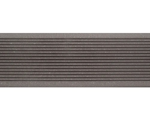 Terrassendiele mit geriffelter Oberfläche