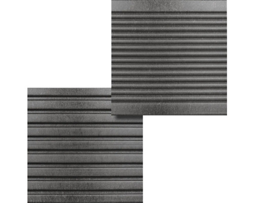 Metallfassade mit horizontaler Rillenstruktur